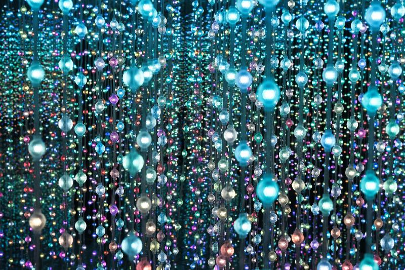 blue and pink string lights