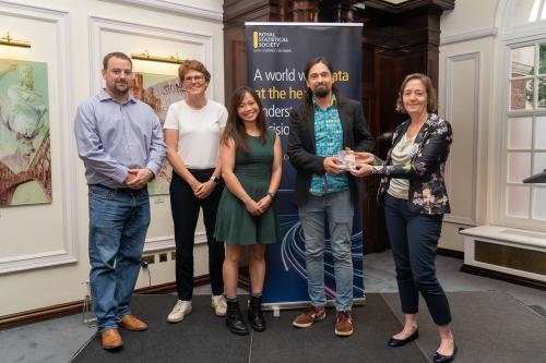Sarah Cumbers (RSS) presenting Florence Nightingale Award to Strategy Unit staff Tom Jemmett, Jac Grout, YiWen Hon & Chris Beeley