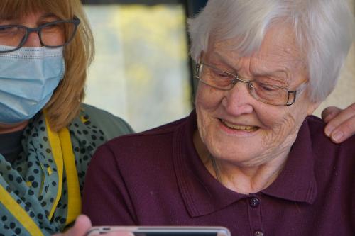 Support elderly woman